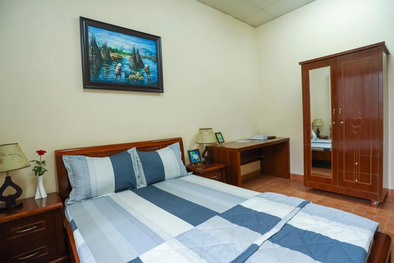 Nha Khach Lang May Man - Village Chance Ho Chi Minh City Guest house